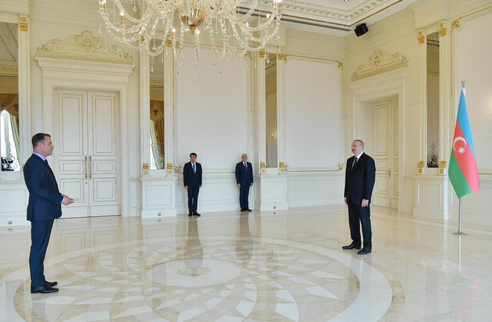 Prezident İlham Əliyev Litvanın Azərbaycanda yeni təyin olunmuş səfirinin etimadnaməsini qəbul edib (FOTO) (YENİLƏNİB)