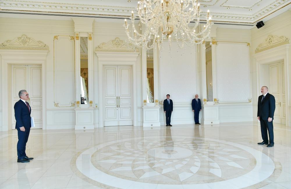 Prezident İlham Əliyev Xorvatiyanın Azərbaycanda yeni təyin olunmuş səfirinin etimadnaməsini qəbul edib (FOTO) (YENİLƏNİB)