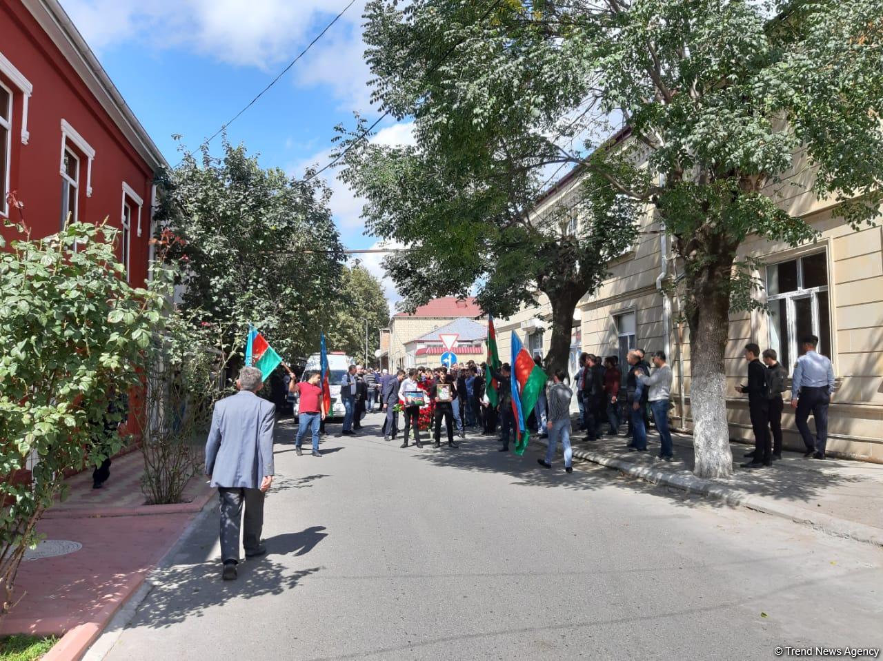 Həlak olan əsgərimiz son mənzilə yola salınır (FOTO) (YENİLƏNİB)