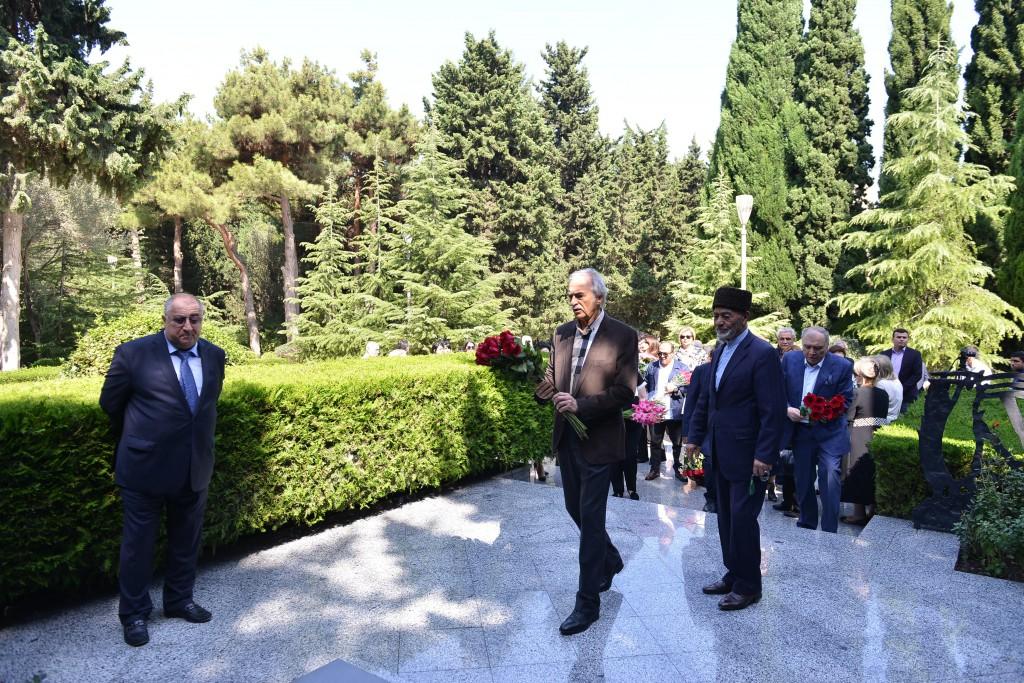 Görkəmli opera müğənnisi Bülbülün xatirəsi yad olunub (FOTO)