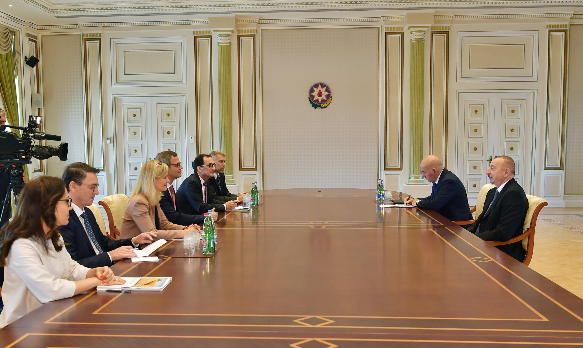 Prezident İlham Əliyev Beynəlxalq Maliyyə Korporasiyasının vitse-prezidentinin rəhbərlik etdiyi nümayəndə heyətini qəbul edib (FOTO)