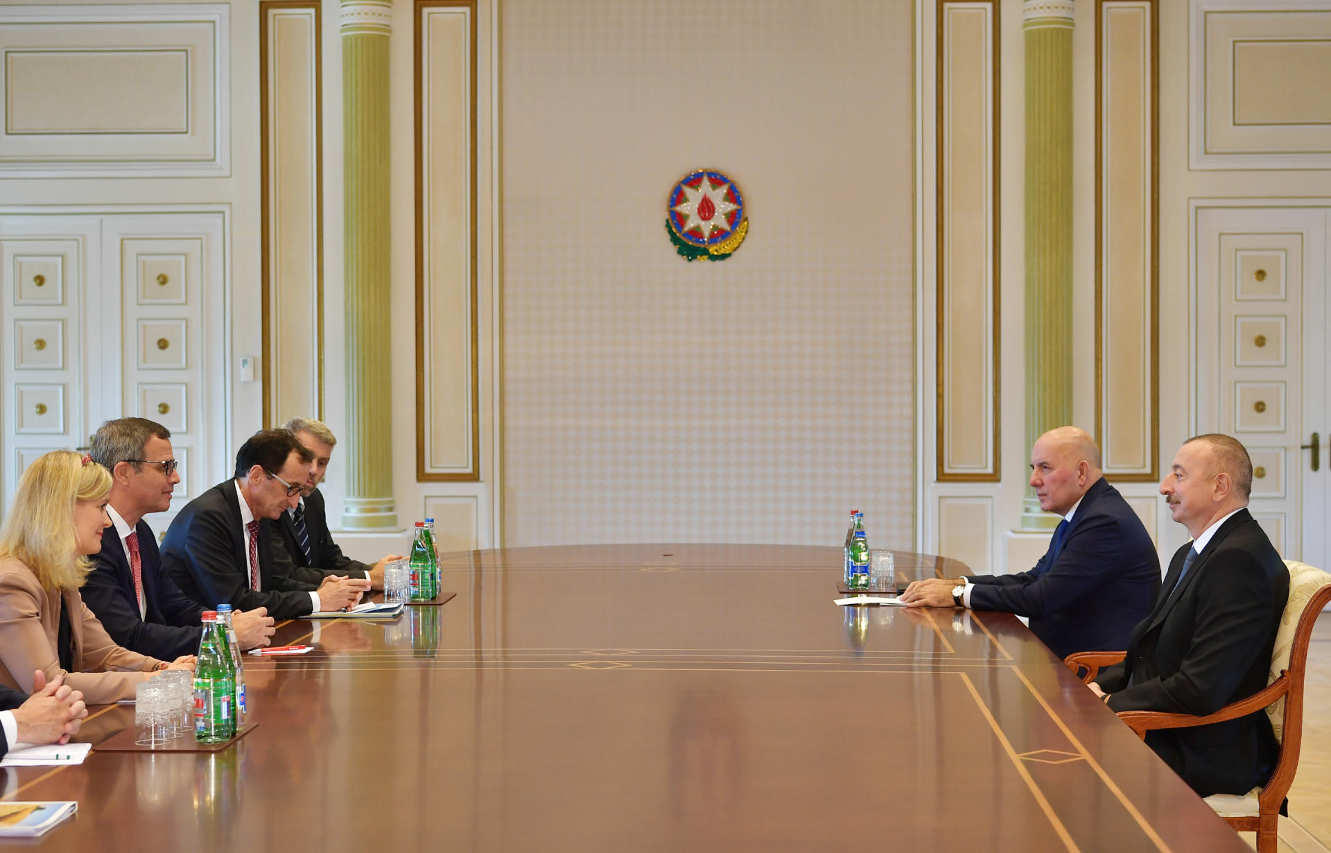 Prezident İlham Əliyev Beynəlxalq Maliyyə Korporasiyasının vitse-prezidentinin rəhbərlik etdiyi nümayəndə heyətini qəbul edib (FOTO)