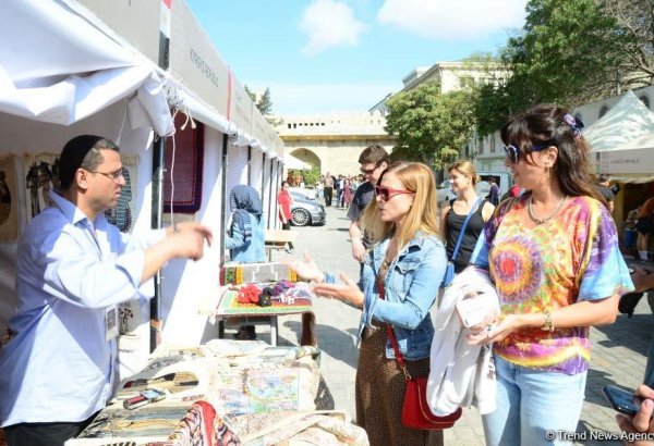 Bakıda “El sənəti” I Bakı Beynəlxalq Ənənəvi Sənətkarlıq Festivalının açılışı olub (FOTO)