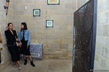 Nəsimi Festivalı Şirvanşahlar Sarayında “İrfani sirlər” adlı sərgi ilə öz işinə başlayıb (FOTO)