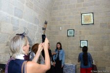 Nəsimi Festivalı Şirvanşahlar Sarayında “İrfani sirlər” adlı sərgi ilə öz işinə başlayıb (FOTO)