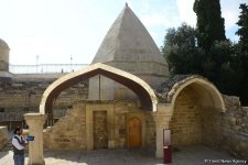 Nəsimi Festivalı Şirvanşahlar Sarayında “İrfani sirlər” adlı sərgi ilə öz işinə başlayıb (FOTO)