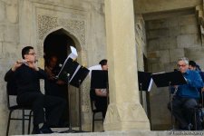 Nəsimi Festivalı Şirvanşahlar Sarayında “İrfani sirlər” adlı sərgi ilə öz işinə başlayıb (FOTO)