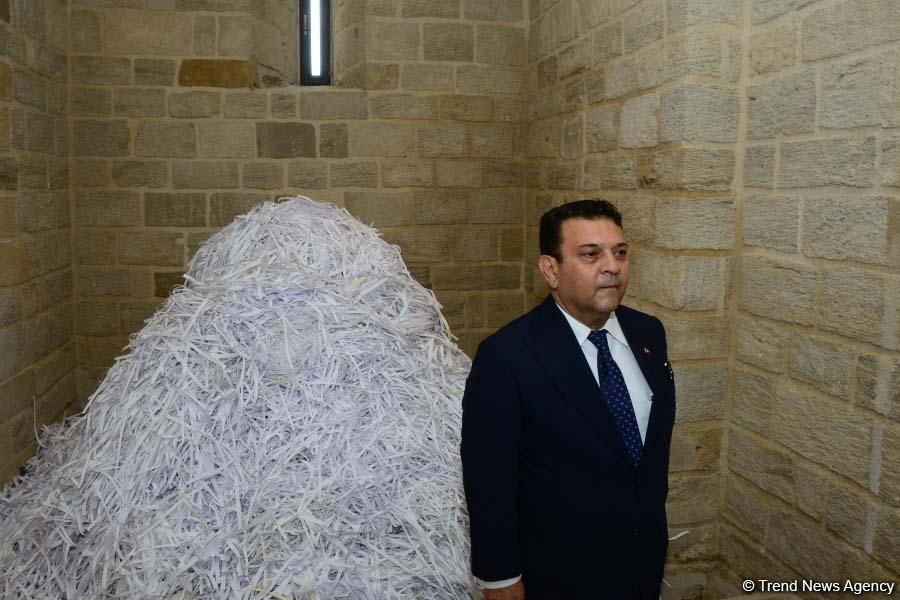Nəsimi Festivalı Şirvanşahlar Sarayında “İrfani sirlər” adlı sərgi ilə öz işinə başlayıb (FOTO)
