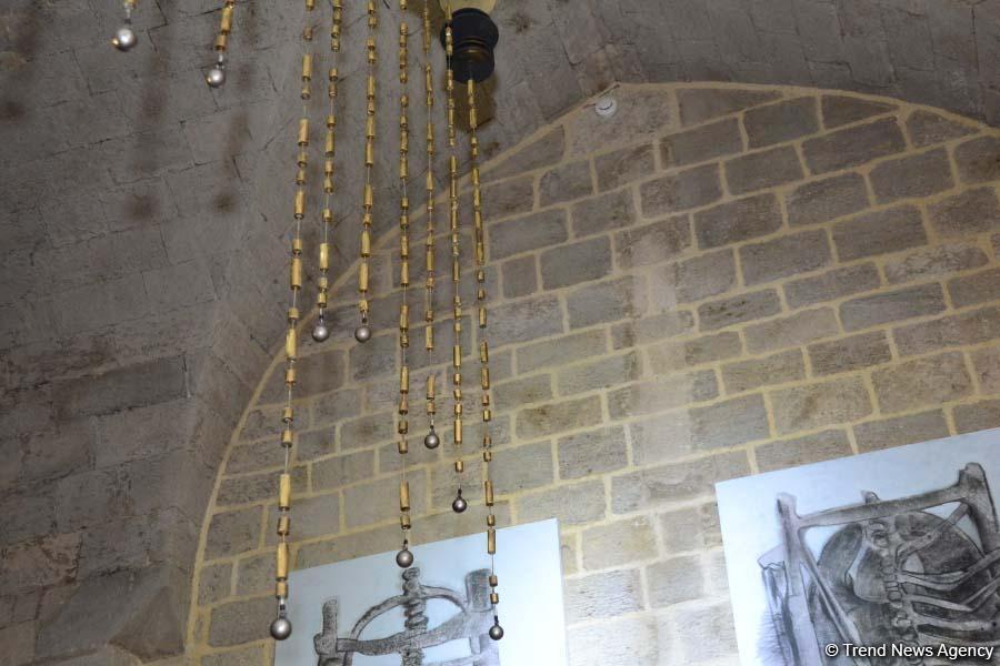 Nəsimi Festivalı Şirvanşahlar Sarayında “İrfani sirlər” adlı sərgi ilə öz işinə başlayıb (FOTO)
