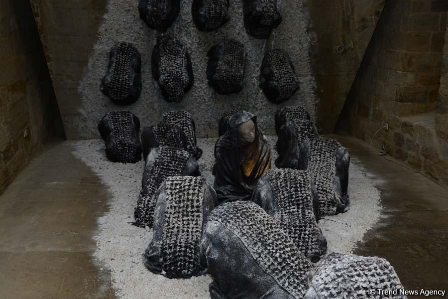 Nəsimi Festivalı Şirvanşahlar Sarayında “İrfani sirlər” adlı sərgi ilə öz işinə başlayıb (FOTO)