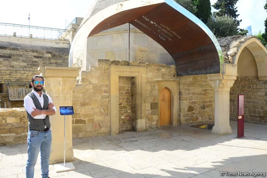 Nəsimi Festivalı Şirvanşahlar Sarayında “İrfani sirlər” adlı sərgi ilə öz işinə başlayıb (FOTO)