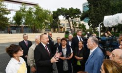 Prezident İlham Əliyev və birinci xanım Mehriban Əliyeva Bakının Atatürk prospektində yerləşən parkda əsaslı yenidənqurmadan sonra yaradılan şəraitlə tanış olublar (YENİLƏNİB) (FOTO)