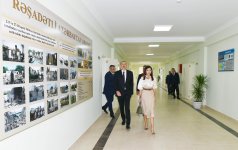 Prezident İlham Əliyev və birinci xanım Mehriban Əliyeva məcburi köçkünlər üçün salınmış “Qobu Park-2” yaşayış kompleksinin açılışında iştirak ediblər (FOTO) (YENİLƏNİB-2)