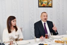 Prezident İlham Əliyev və birinci xanım Mehriban Əliyeva məcburi köçkünlər üçün salınmış “Qobu Park-2” yaşayış kompleksinin açılışında iştirak ediblər (FOTO) (YENİLƏNİB-2)