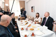 Prezident İlham Əliyev və birinci xanım Mehriban Əliyeva məcburi köçkünlər üçün salınmış “Qobu Park-2” yaşayış kompleksinin açılışında iştirak ediblər (FOTO) (YENİLƏNİB-2)