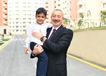 Prezident İlham Əliyev və birinci xanım Mehriban Əliyeva məcburi köçkünlər üçün salınmış “Qobu Park-2” yaşayış kompleksinin açılışında iştirak ediblər (FOTO) (YENİLƏNİB-2)