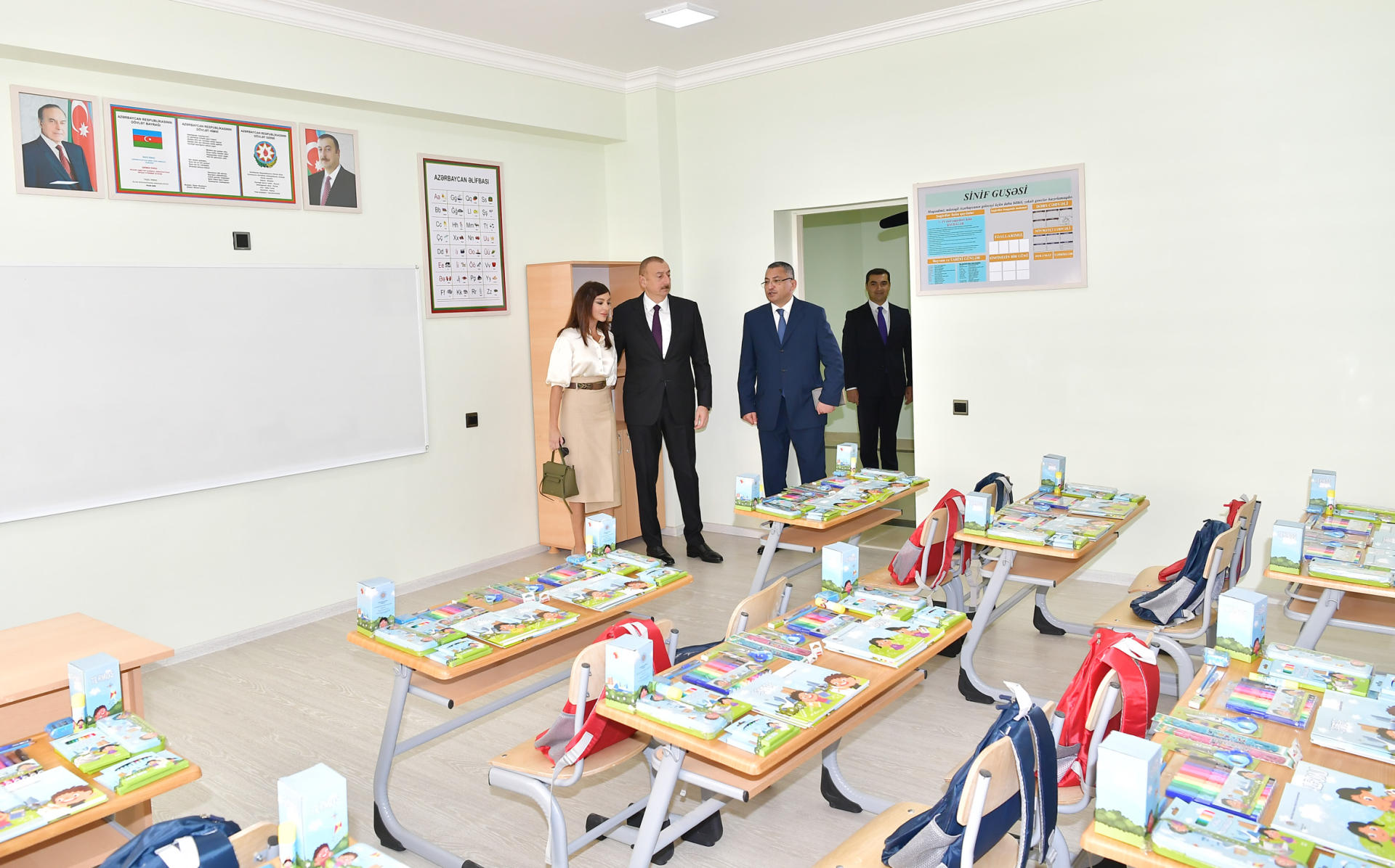 Prezident İlham Əliyev və birinci xanım Mehriban Əliyeva məcburi köçkünlər üçün salınmış “Qobu Park-2” yaşayış kompleksinin açılışında iştirak ediblər (FOTO) (YENİLƏNİB-2)