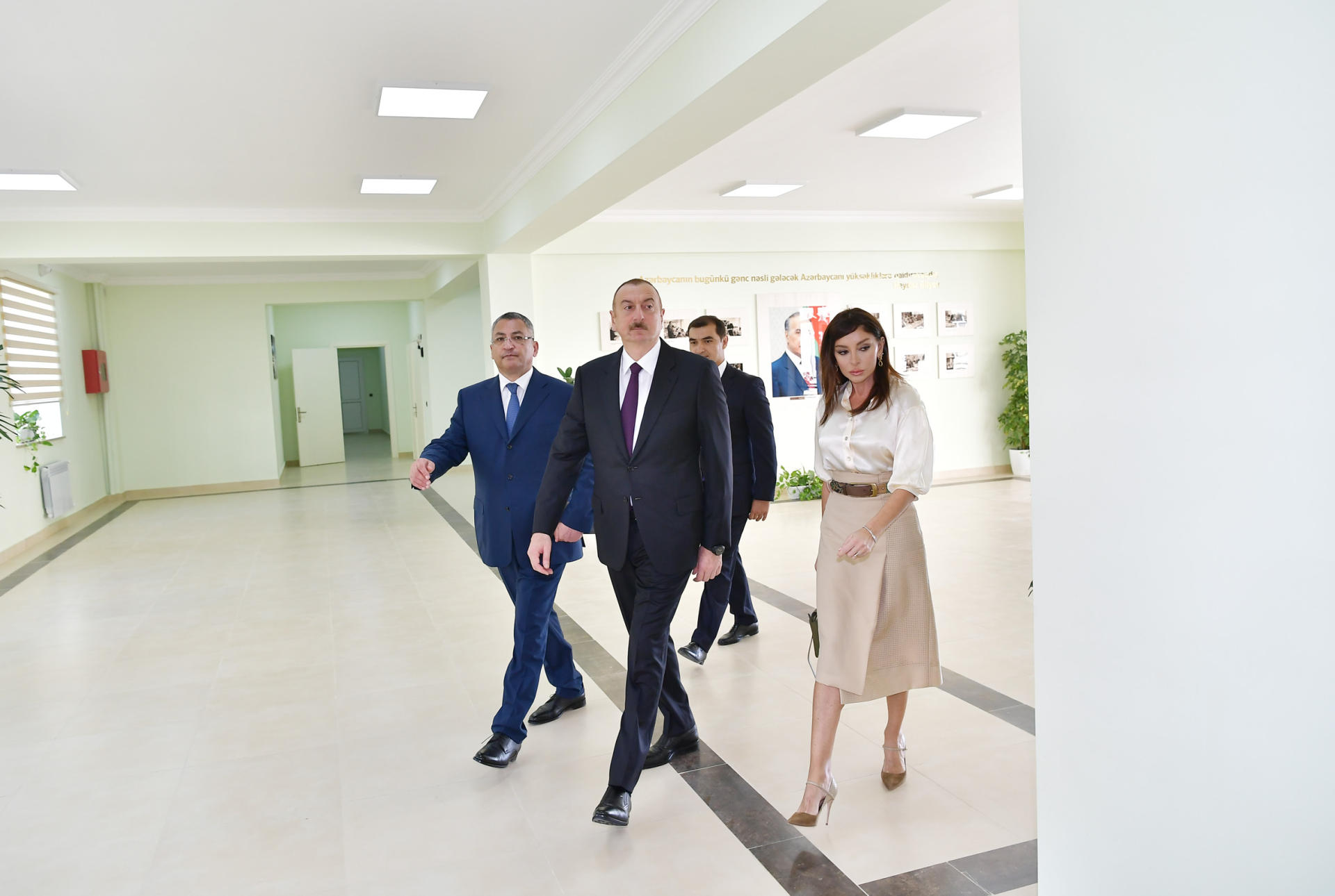 Prezident İlham Əliyev və birinci xanım Mehriban Əliyeva məcburi köçkünlər üçün salınmış “Qobu Park-2” yaşayış kompleksinin açılışında iştirak ediblər (FOTO) (YENİLƏNİB-2)