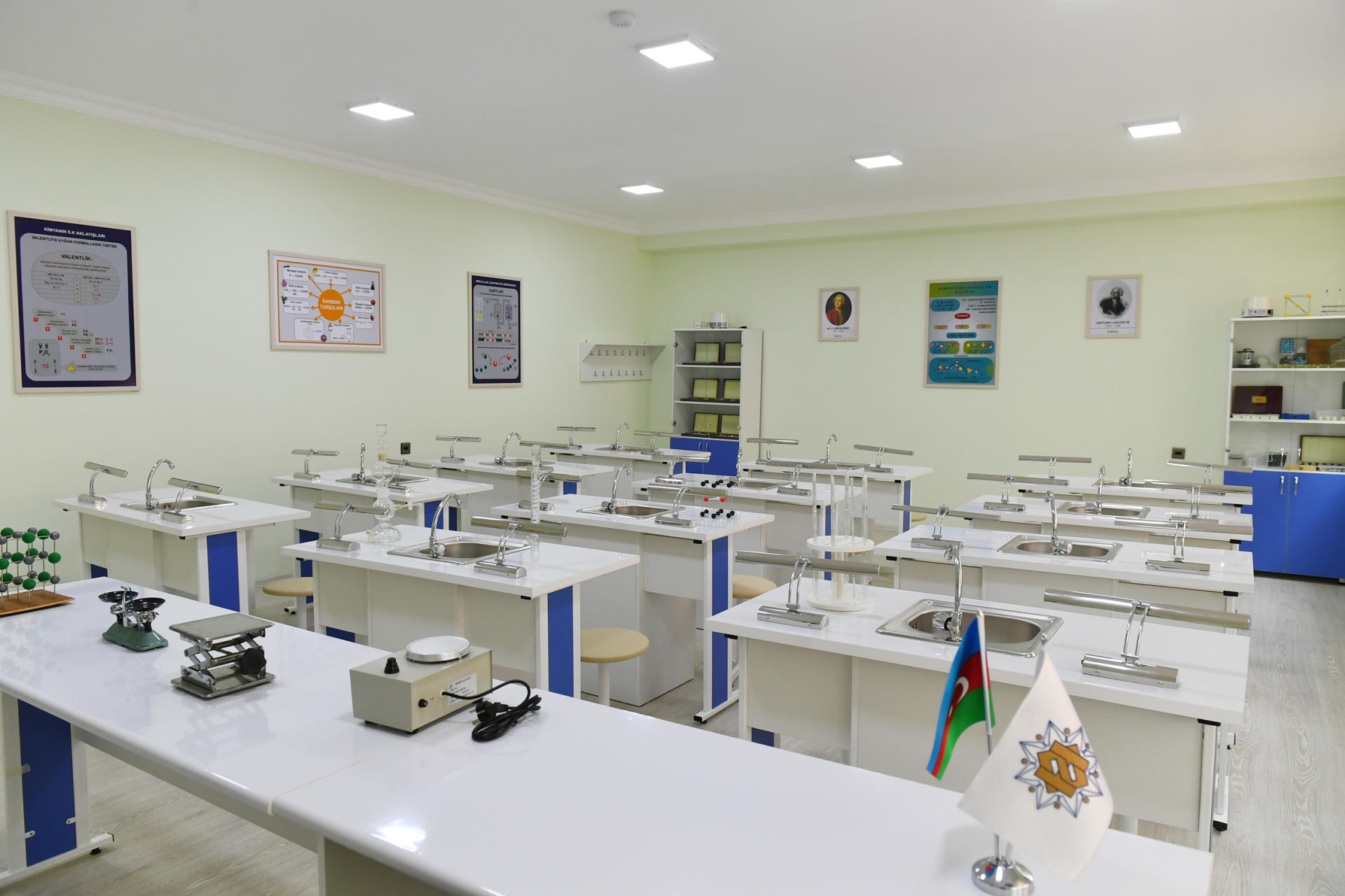 Prezident İlham Əliyev və birinci xanım Mehriban Əliyeva məcburi köçkünlər üçün salınmış “Qobu Park-2” yaşayış kompleksinin açılışında iştirak ediblər (FOTO) (YENİLƏNİB-2)