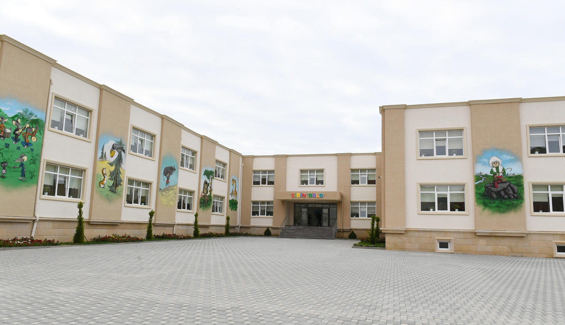 Prezident İlham Əliyev və birinci xanım Mehriban Əliyeva məcburi köçkünlər üçün salınmış “Qobu Park-2” yaşayış kompleksinin açılışında iştirak ediblər (FOTO) (YENİLƏNİB-2)