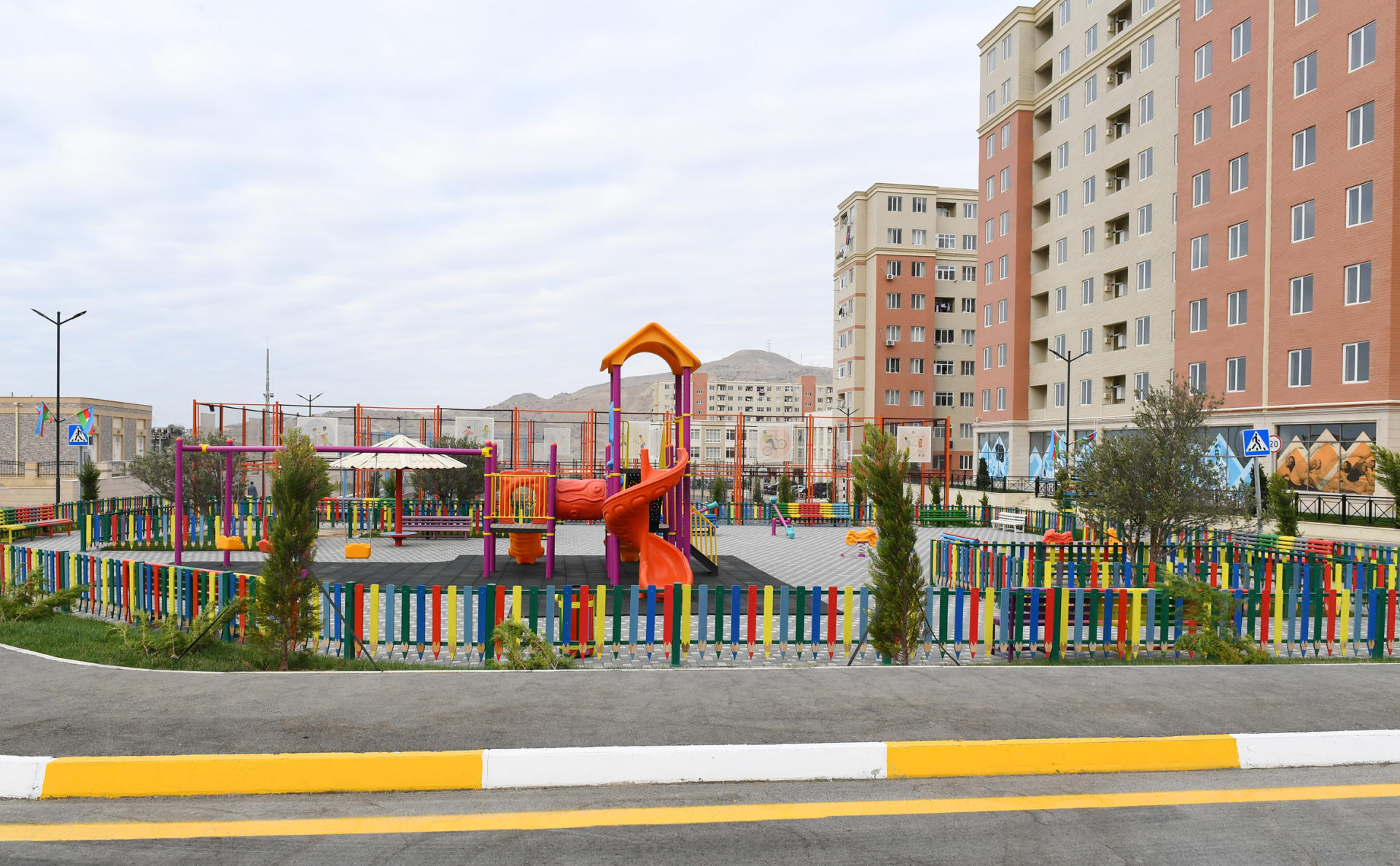 Prezident İlham Əliyev və birinci xanım Mehriban Əliyeva məcburi köçkünlər üçün salınmış “Qobu Park-2” yaşayış kompleksinin açılışında iştirak ediblər (FOTO) (YENİLƏNİB-2)