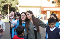 Heydər Əliyev Fondunun vitse-prezidenti Leyla Əliyeva "Bizim həyət" layihəsi çərçivəsində abadlaşdırılan növbəti həyətin açılışında iştirak edib (FOTO)