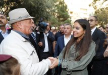Heydər Əliyev Fondunun vitse-prezidenti Leyla Əliyeva "Bizim həyət" layihəsi çərçivəsində abadlaşdırılan növbəti həyətin açılışında iştirak edib (FOTO)