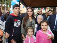 Heydər Əliyev Fondunun vitse-prezidenti Leyla Əliyeva "Bizim həyət" layihəsi çərçivəsində abadlaşdırılan növbəti həyətin açılışında iştirak edib (FOTO)