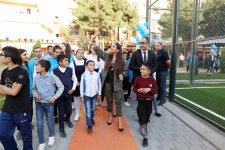 Heydər Əliyev Fondunun vitse-prezidenti Leyla Əliyeva "Bizim həyət" layihəsi çərçivəsində abadlaşdırılan növbəti həyətin açılışında iştirak edib (FOTO)