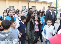 Heydər Əliyev Fondunun vitse-prezidenti Leyla Əliyeva "Bizim həyət" layihəsi çərçivəsində abadlaşdırılan növbəti həyətin açılışında iştirak edib (FOTO)