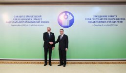 Aşqabadda Azərbaycan və Türkmənistan prezidentlərinin görüşü olub (FOTO) (YENİLƏNİB)