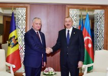 Prezident İlham Əliyev Moldova Prezidenti İqor Dodon ilə görüşüb (FOTO) (YENİLƏNİB)