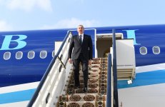 Prezident İlham Əliyev Türkmənistana işgüzar səfərə gəlib (FOTO)