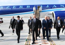 Prezident İlham Əliyev Türkmənistana işgüzar səfərə gəlib (FOTO)
