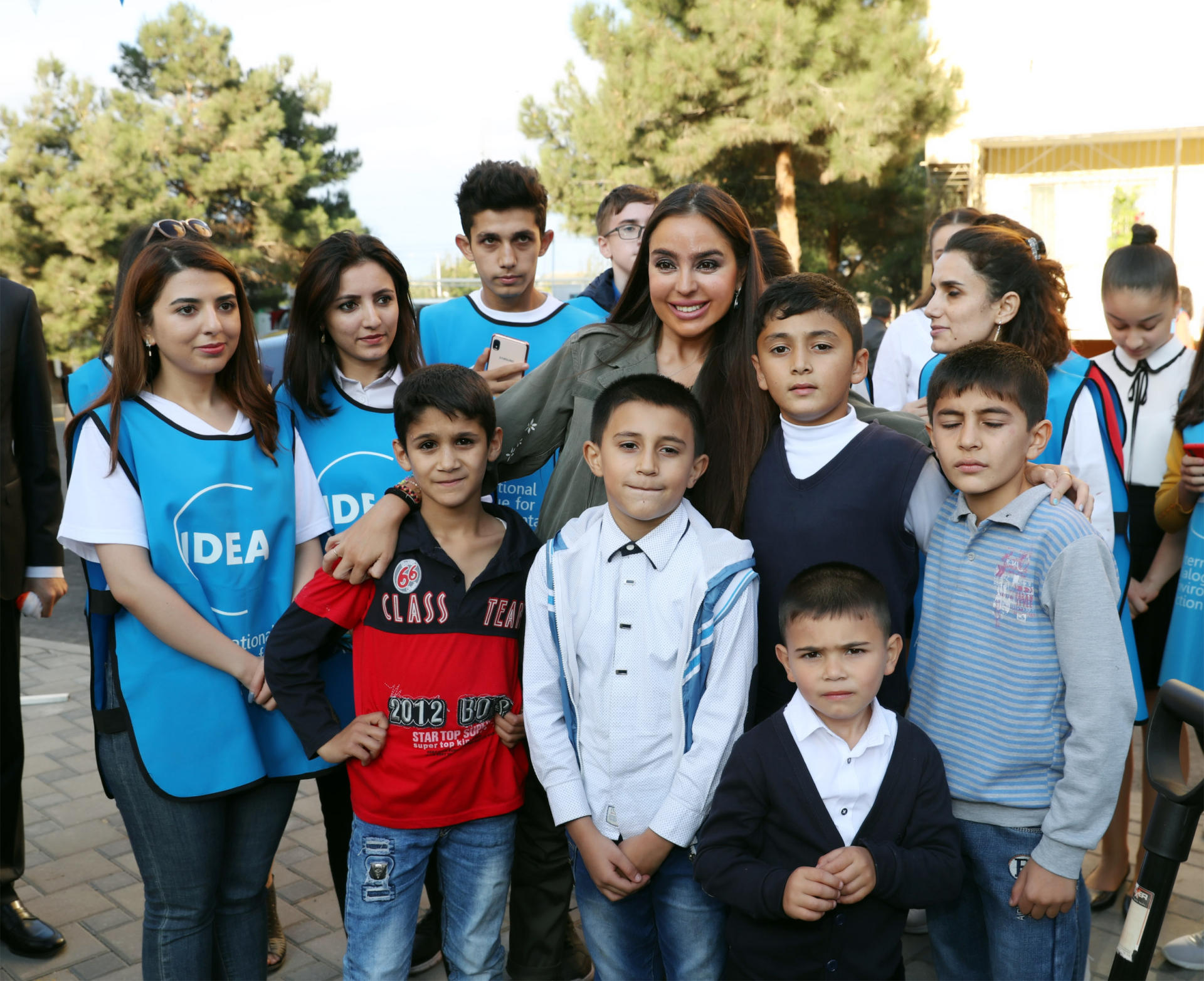 Heydər Əliyev Fondunun vitse-prezidenti Leyla Əliyeva "Bizim həyət" layihəsi çərçivəsində abadlaşdırılan növbəti həyətin açılışında iştirak edib (FOTO)