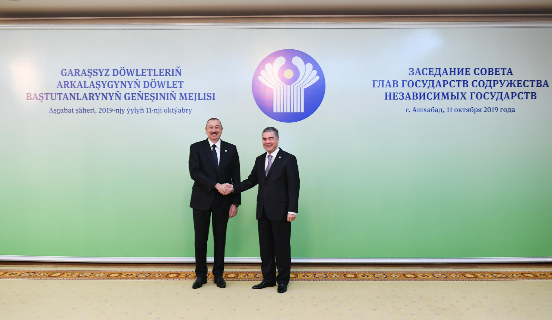 Aşqabadda Azərbaycan və Türkmənistan prezidentlərinin görüşü olub (FOTO) (YENİLƏNİB)
