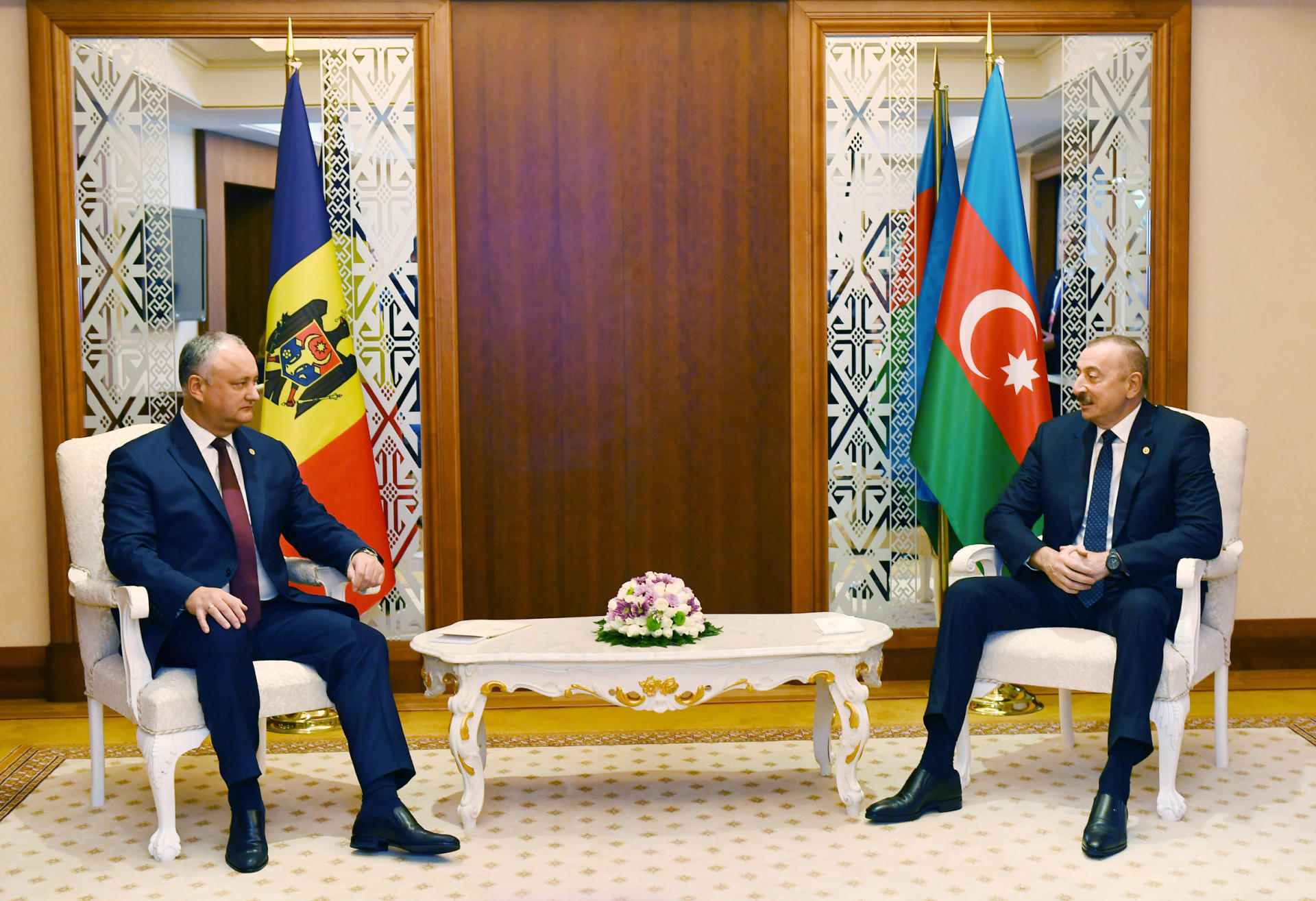 Prezident İlham Əliyev Moldova Prezidenti İqor Dodon ilə görüşüb (FOTO) (YENİLƏNİB)