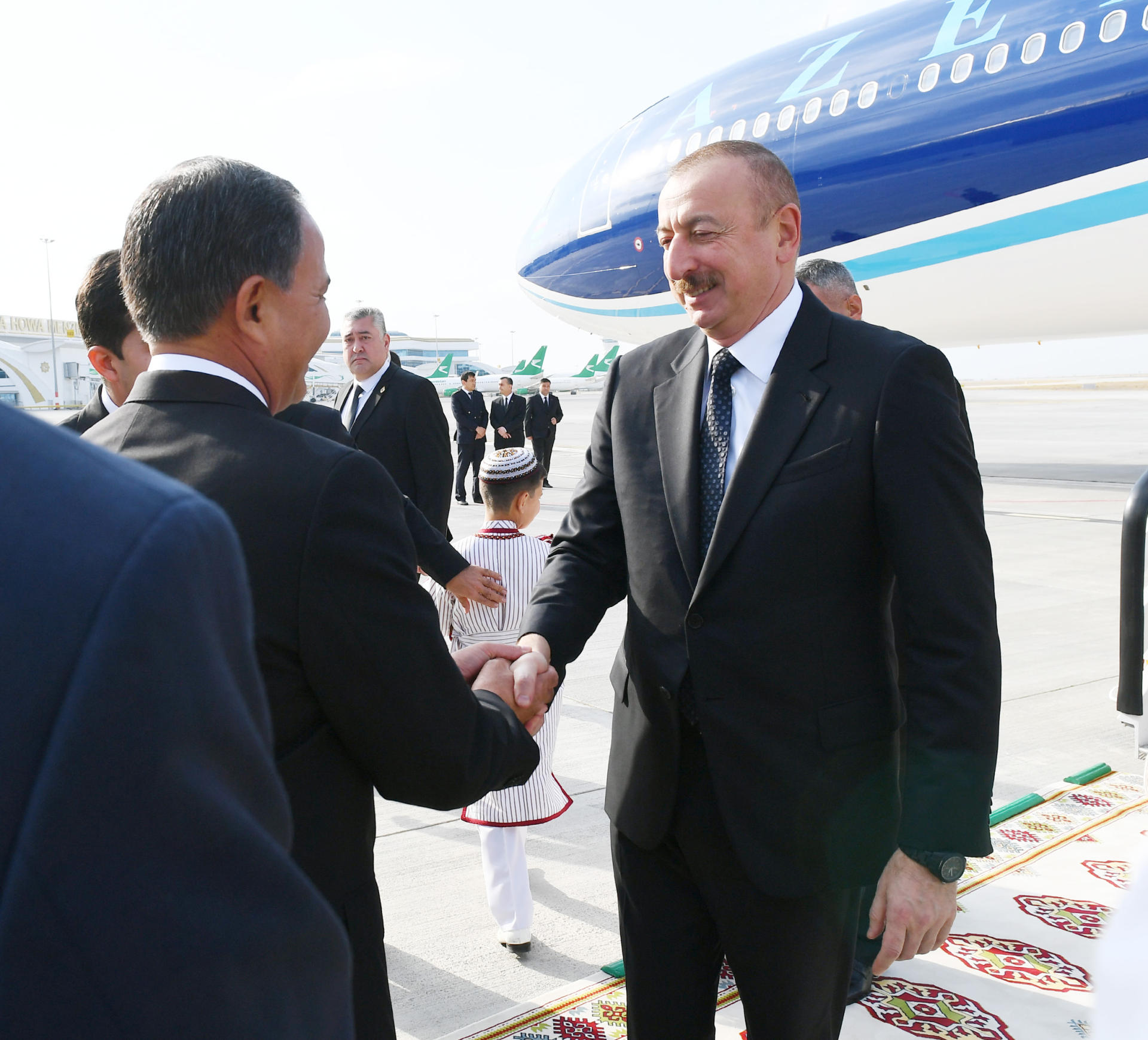 Prezident İlham Əliyev Türkmənistana işgüzar səfərə gəlib (FOTO)