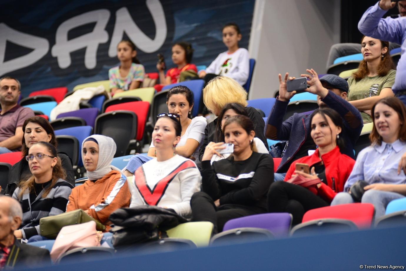 Bədii gimnastika üzrə 26-cı Azərbaycan və Bakı birinciliyinə start verilib (FOTO)