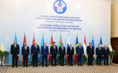 Prezident İlham Əliyev Aşqabadda MDB Dövlət Başçıları Şurasının məhdud tərkibdə iclasında iştirak edib (FOTO) (YENİLƏNİB-2)