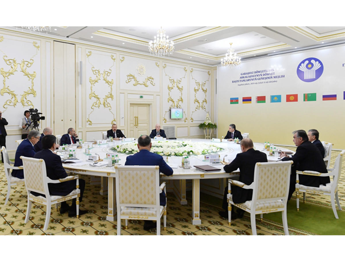 Prezident İlham Əliyev Aşqabadda MDB Dövlət Başçıları Şurasının məhdud tərkibdə iclasında iştirak edib (FOTO) (YENİLƏNİB-2)