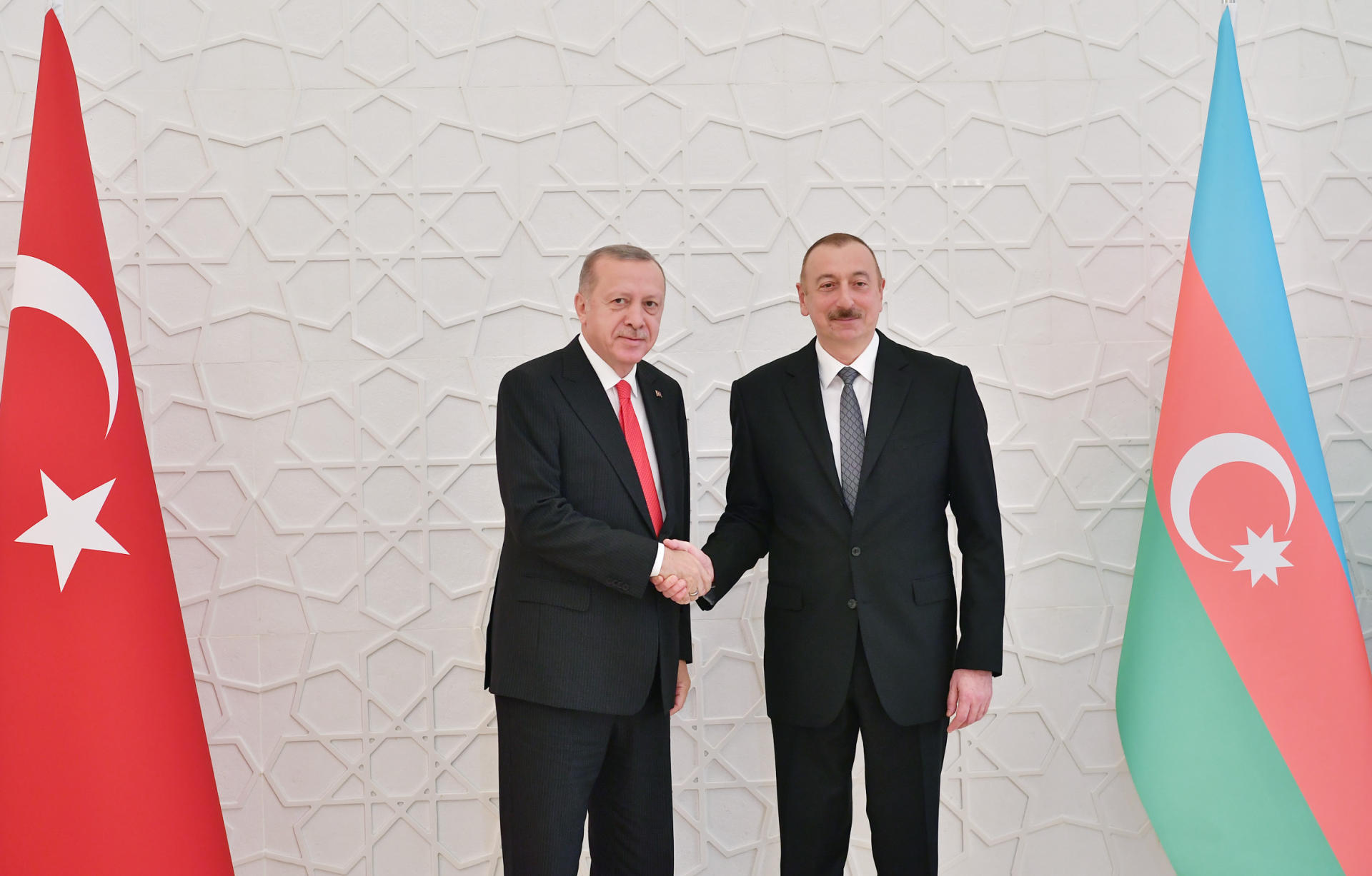 Azərbaycan Prezidenti İlham Əliyev Türkiyə Prezidenti Rəcəb Tayyib Ərdoğan ilə görüşüb (FOTO) (YENİLƏNİB)