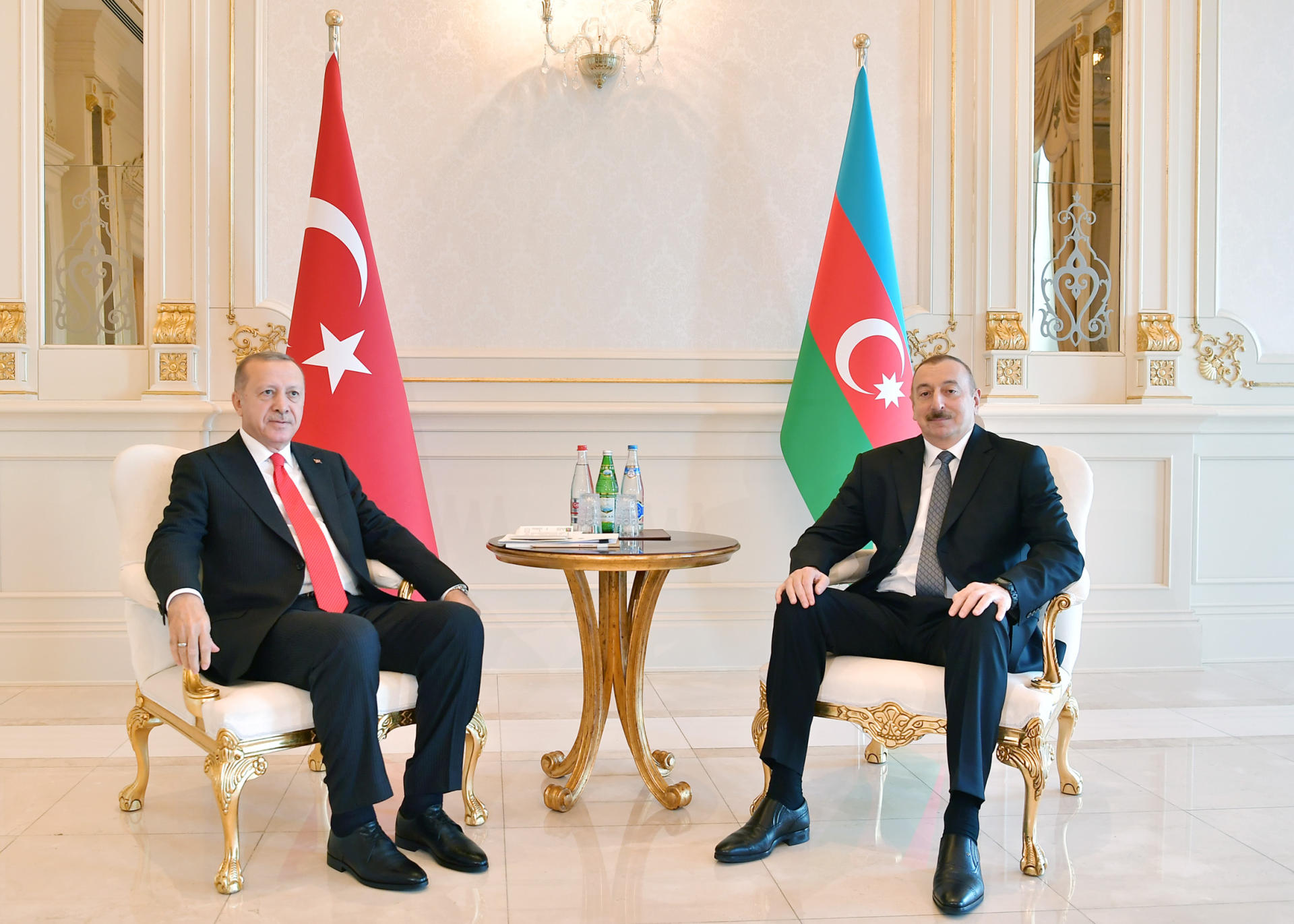Azərbaycan Prezidenti İlham Əliyev Türkiyə Prezidenti Rəcəb Tayyib Ərdoğan ilə görüşüb (FOTO) (YENİLƏNİB)