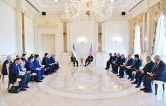Azərbaycan Prezidenti İlham Əliyevin və Özbəkistan Prezidenti Şavkat Mirziyoyevin görüşü olub (FOTO) (YENİLƏNİB)
