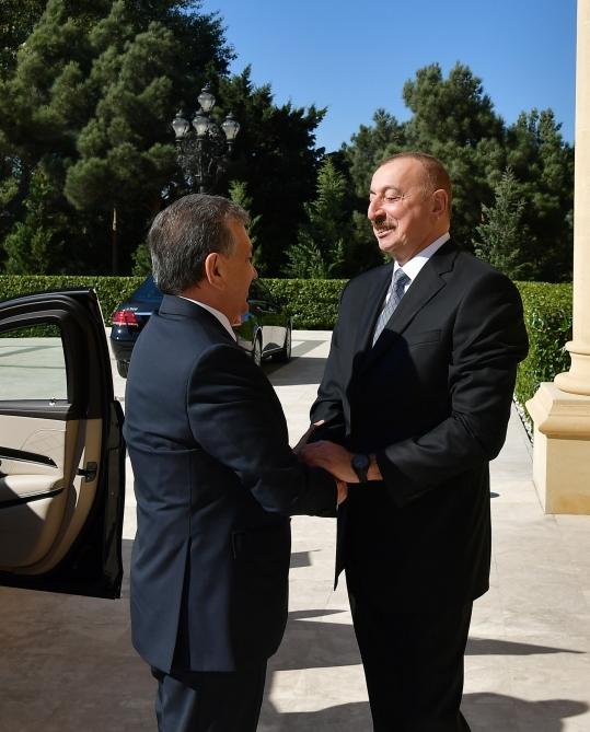 Azərbaycan Prezidenti İlham Əliyevin və Özbəkistan Prezidenti Şavkat Mirziyoyevin görüşü olub (FOTO) (YENİLƏNİB)