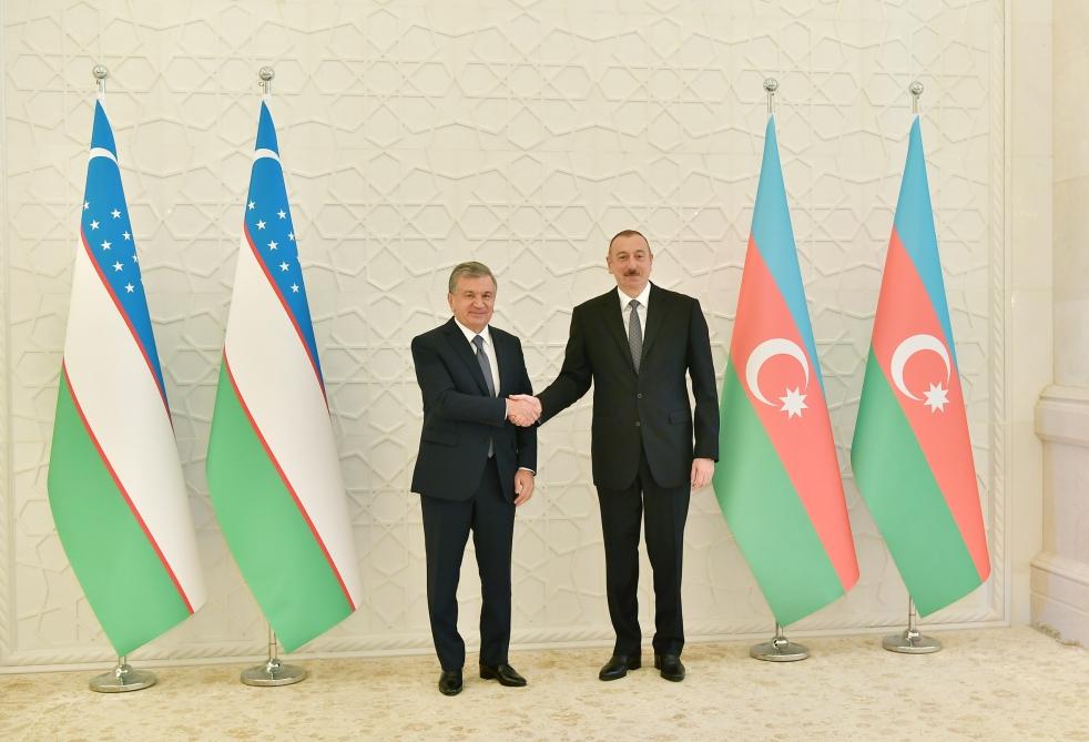 Azərbaycan Prezidenti İlham Əliyevin və Özbəkistan Prezidenti Şavkat Mirziyoyevin görüşü olub (FOTO) (YENİLƏNİB)