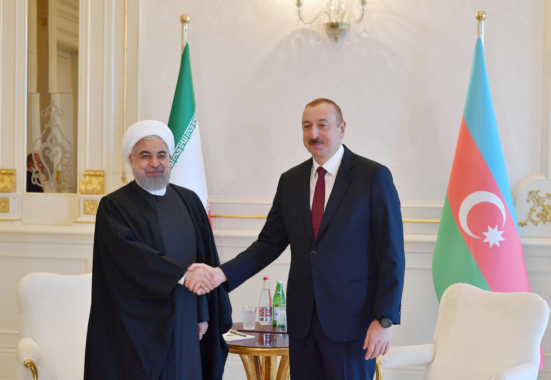Azərbaycan Prezidenti İlham Əliyev ilə İran Prezidenti Həsən Ruhaninin görüşü olub (FOTO) (YENİLƏNİB)