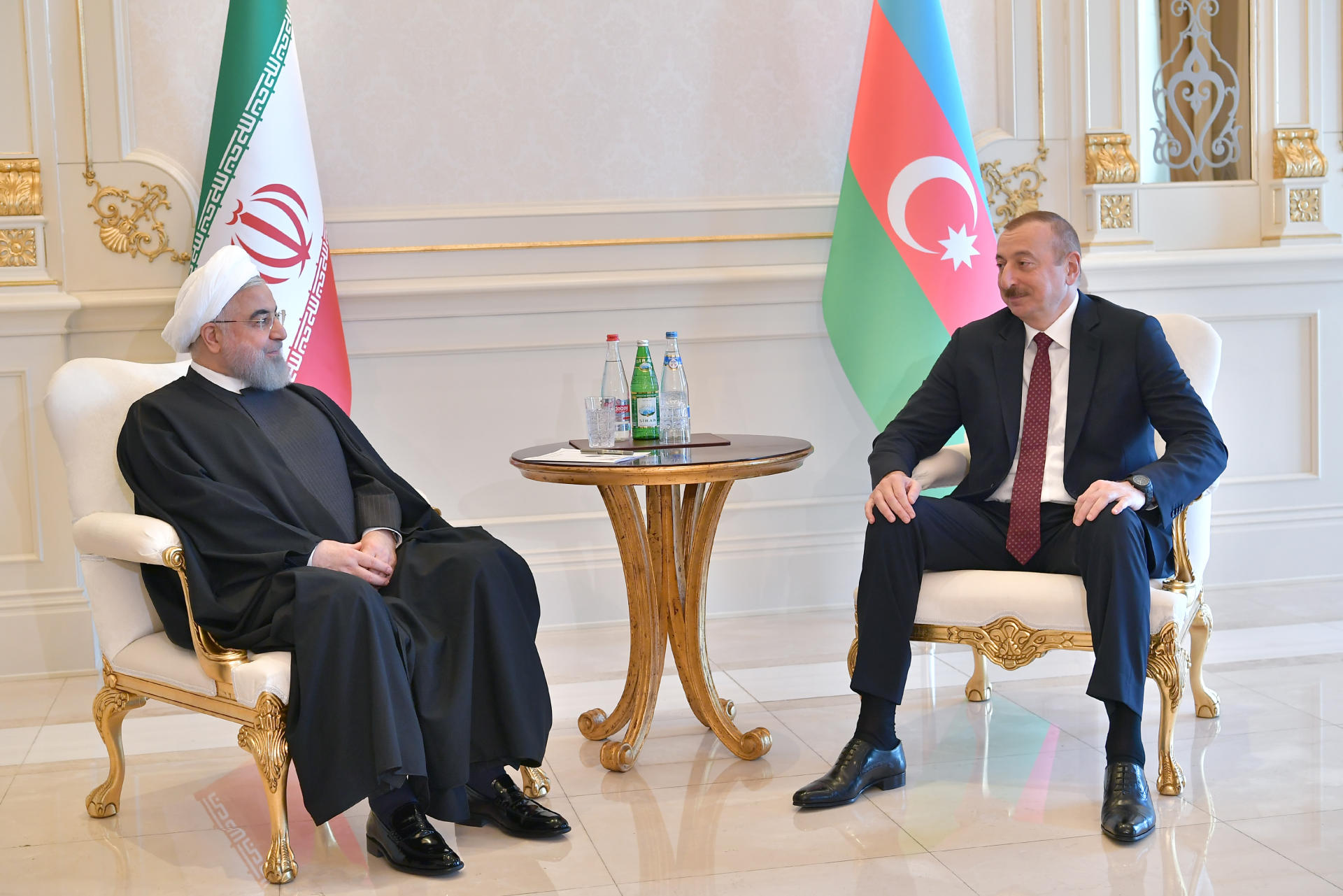 Azərbaycan Prezidenti İlham Əliyev ilə İran Prezidenti Həsən Ruhaninin görüşü olub (FOTO) (YENİLƏNİB)