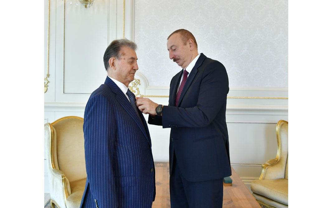 Prezident İlham Əliyev akademik Akif Əlizadəni qəbul edib və ona 1-ci dərəcəli “Əmək” ordenini təqdim edib (FOTO) (YENİLƏNİB)