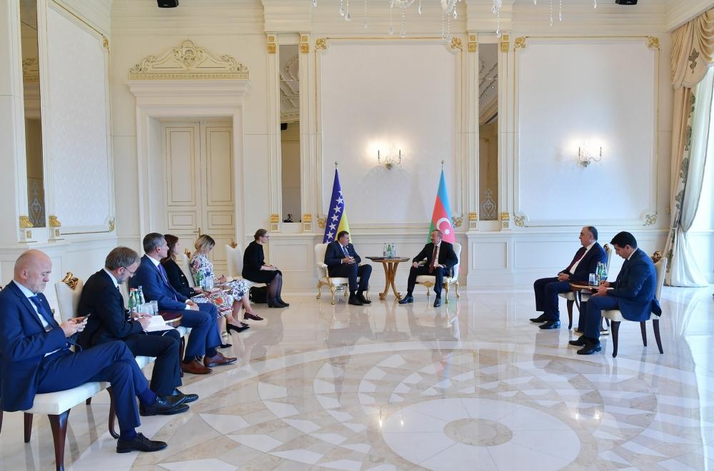Prezident İlham Əliyev Bosniya və Herseqovinanın Rəyasət Heyətinin Sədri Milorad Dodik ilə görüşüb (FOTO) (YENİLƏNİB)